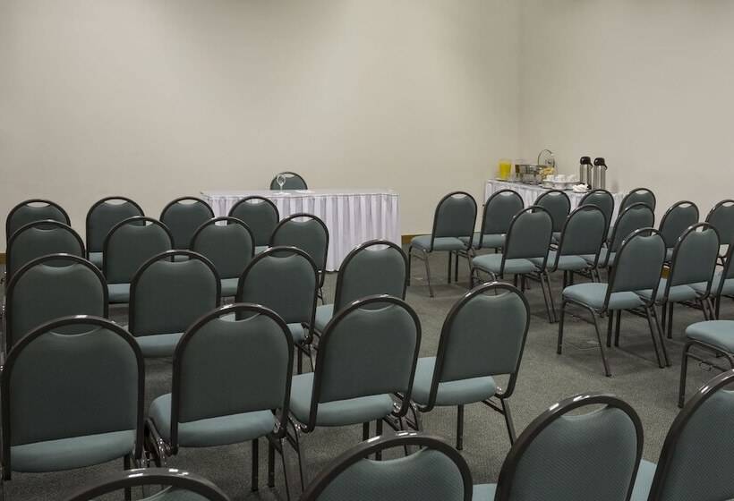 هتل Sleep Inn Praia Do Canto