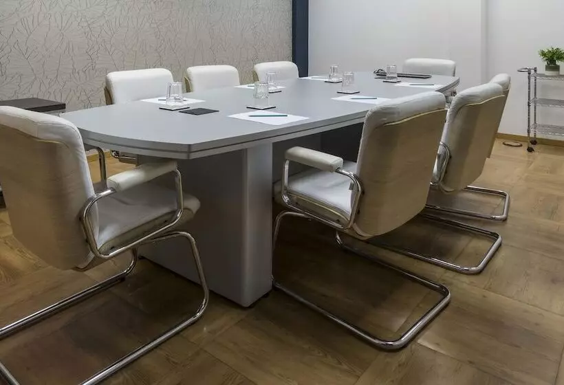 Отель Sleep Inn Praia Do Canto