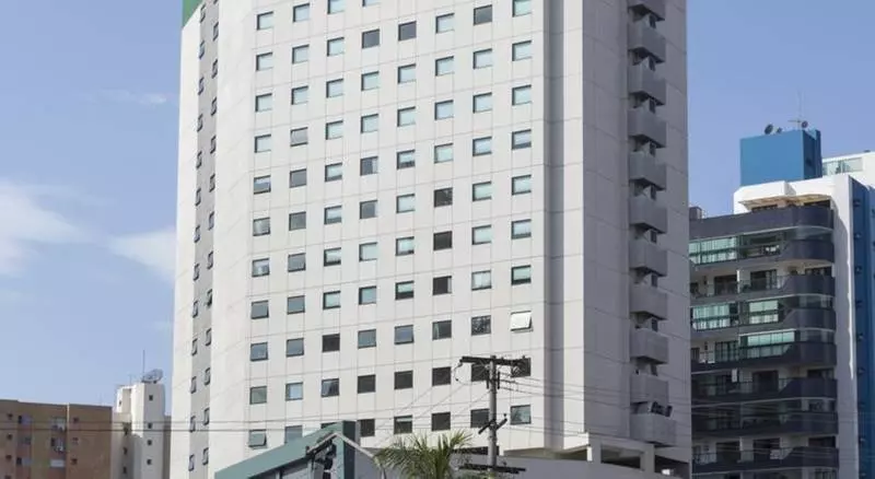 Отель Sleep Inn Praia Do Canto