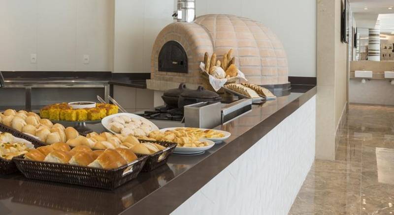 هتل Sleep Inn Praia Do Canto