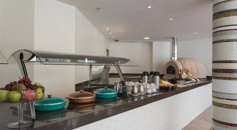 هتل Sleep Inn Praia Do Canto