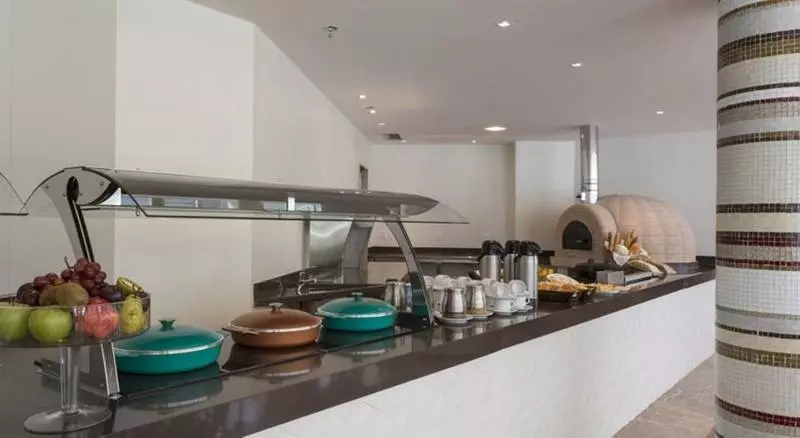 Отель Sleep Inn Praia Do Canto