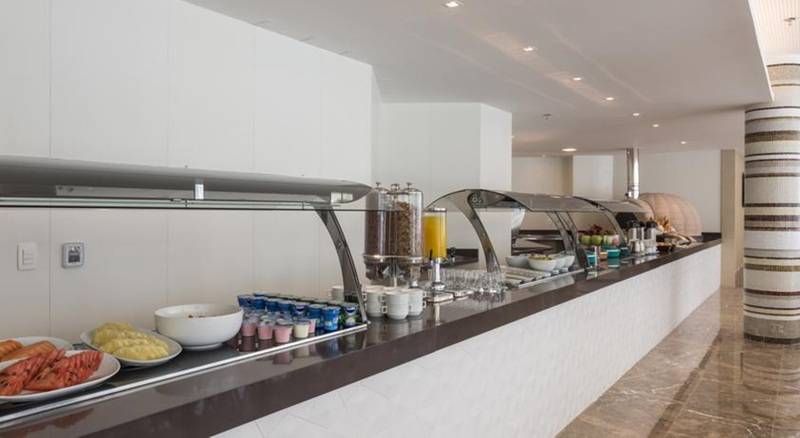 هتل Sleep Inn Praia Do Canto