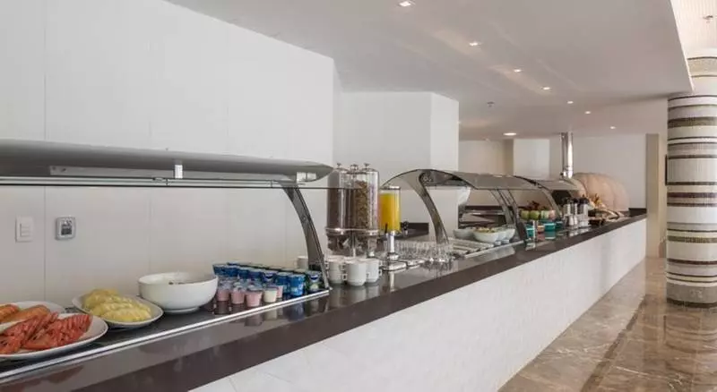 Отель Sleep Inn Praia Do Canto