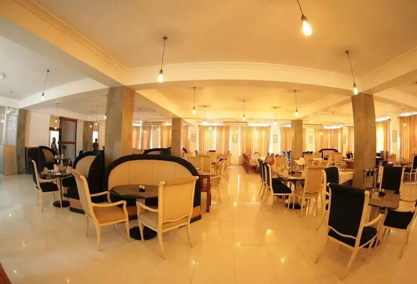 هتل The Royal Mall Kandy
