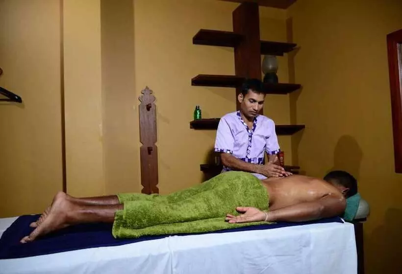 هتل The Royal Mall Kandy