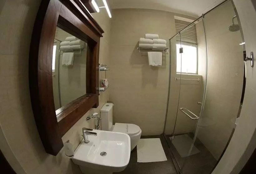 هتل The Royal Mall Kandy