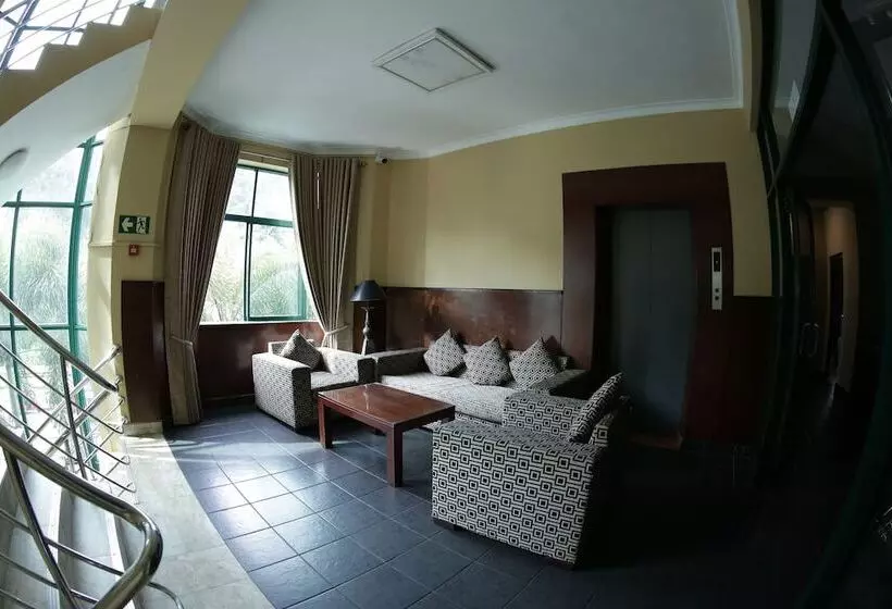 هتل The Royal Mall Kandy