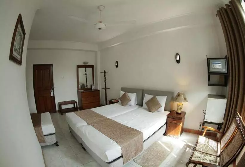 هتل The Royal Mall Kandy