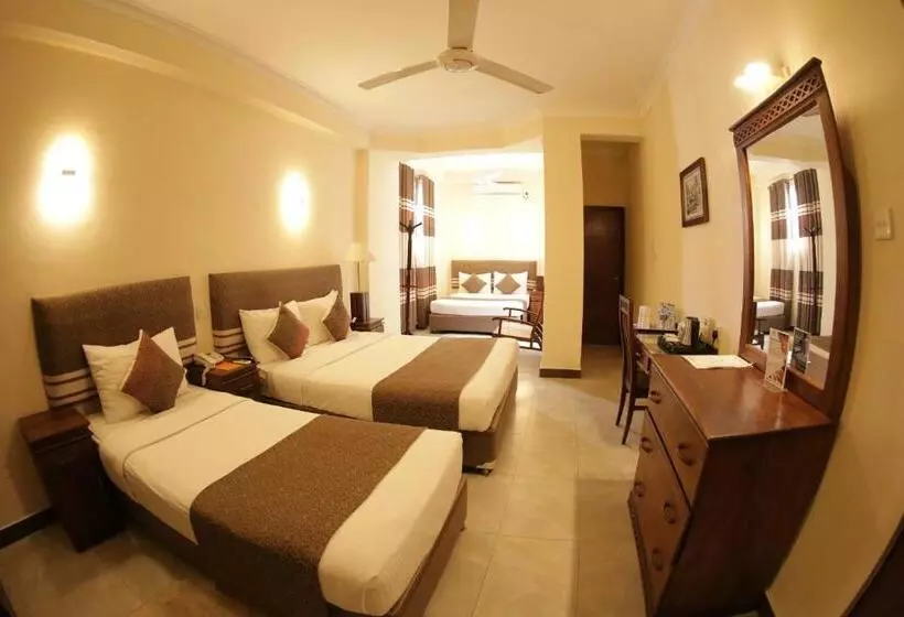 هتل The Royal Mall Kandy