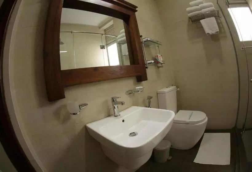 هتل The Royal Mall Kandy