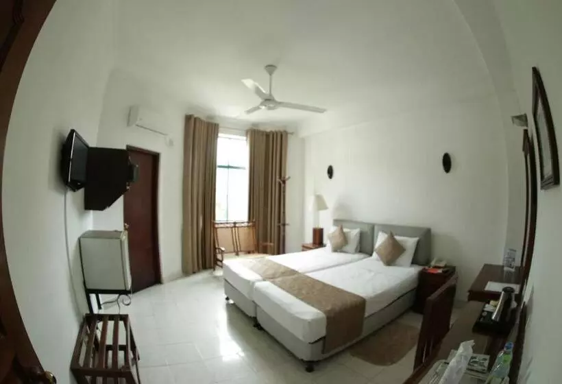 هتل The Royal Mall Kandy