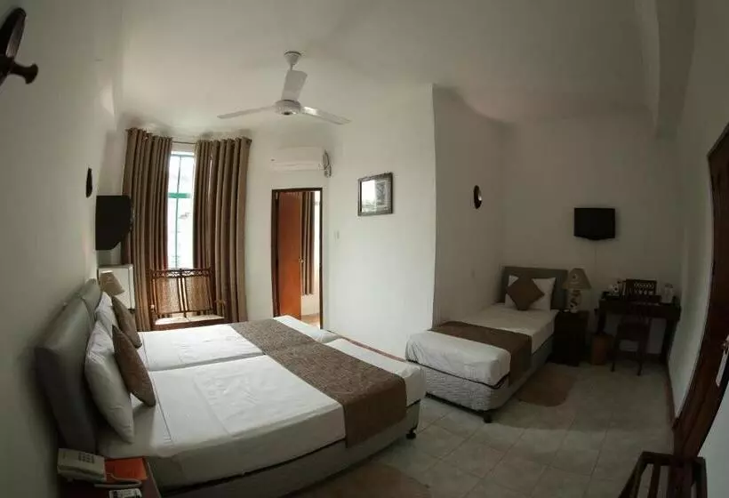 هتل The Royal Mall Kandy