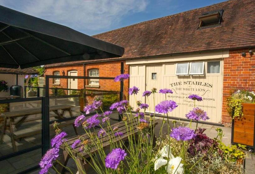 בית מלון כפרי The White Lion, Soberton