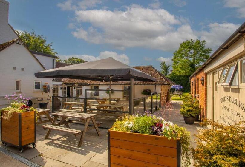 בית מלון כפרי The White Lion, Soberton