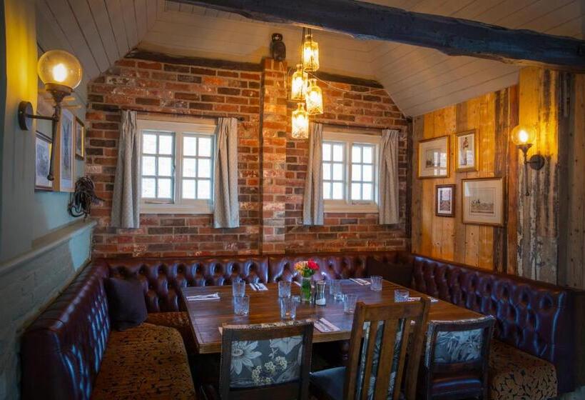 בית מלון כפרי The White Lion, Soberton