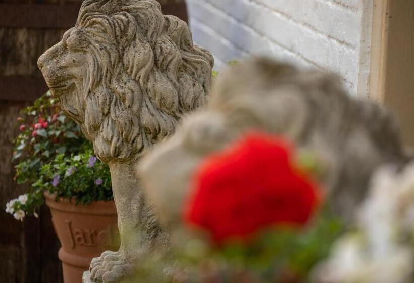 בית מלון כפרי The White Lion, Soberton