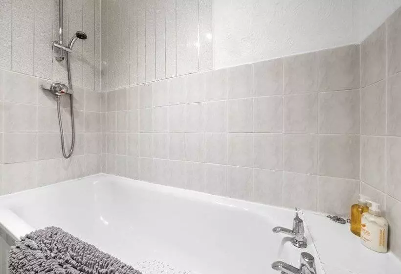 One Bedroom Apartment By Klass Living Serviced Accommodation Bellshill   Elmbank Street Apartment Wi