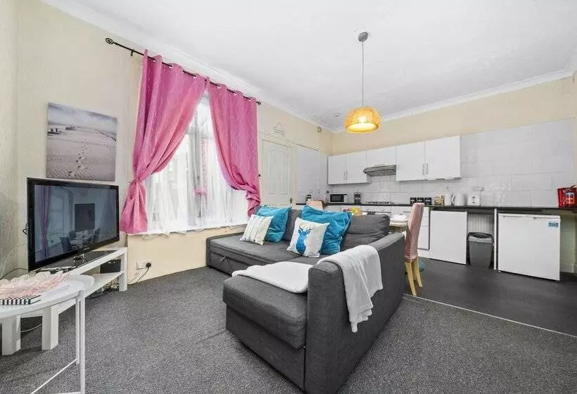 One Bedroom Apartment By Klass Living Serviced Accommodation Bellshill   Elmbank Street Apartment Wi