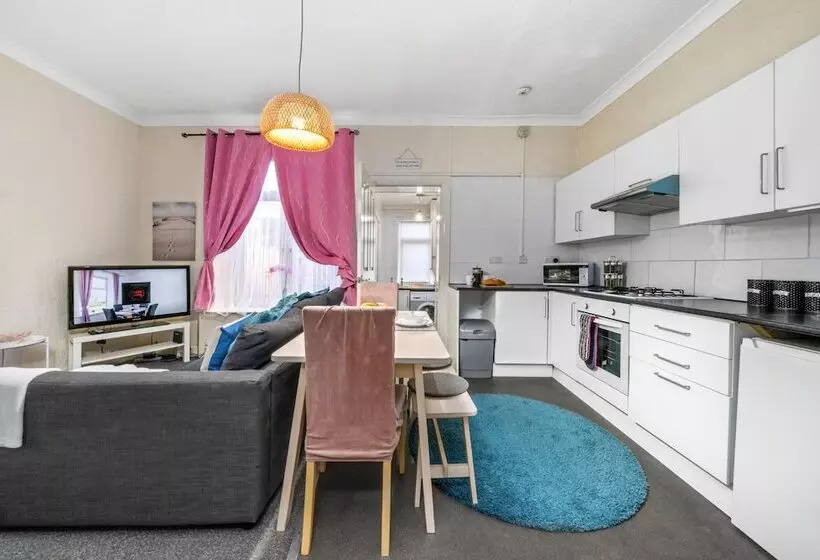 One Bedroom Apartment By Klass Living Serviced Accommodation Bellshill   Elmbank Street Apartment Wi