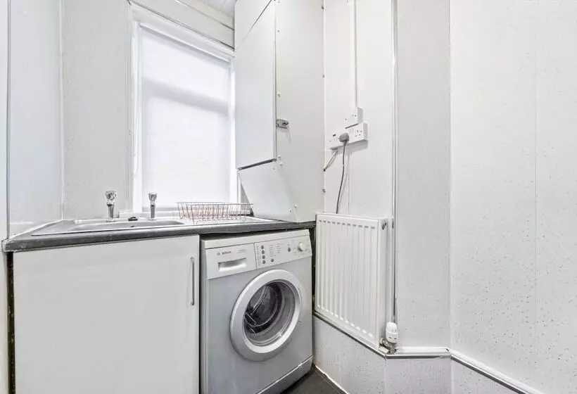 One Bedroom Apartment By Klass Living Serviced Accommodation Bellshill   Elmbank Street Apartment Wi