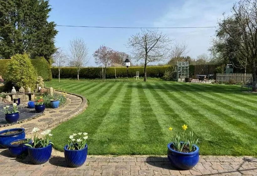 Orchard Side Bed And Breakfast