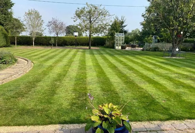 Orchard Side Bed And Breakfast