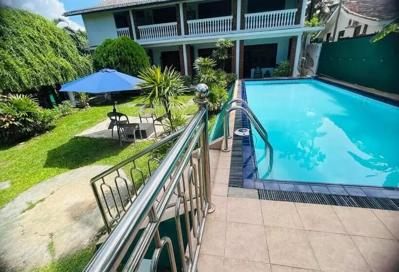 بنسيون Little Paradise