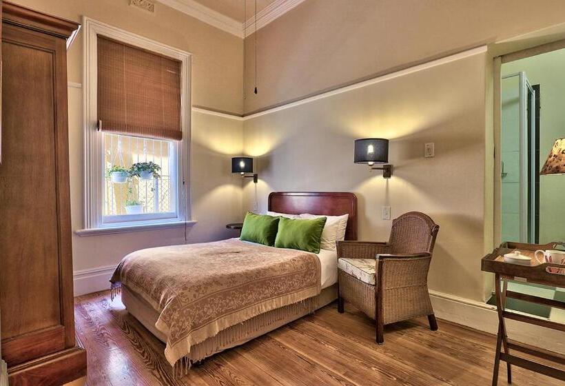 פנסיון The Cape Colonial Guest House