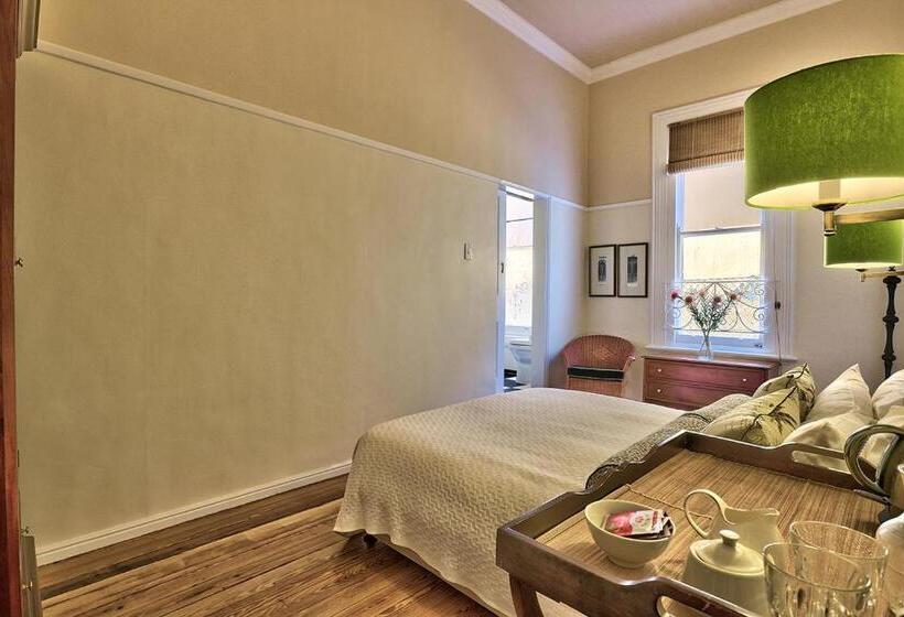 פנסיון The Cape Colonial Guest House