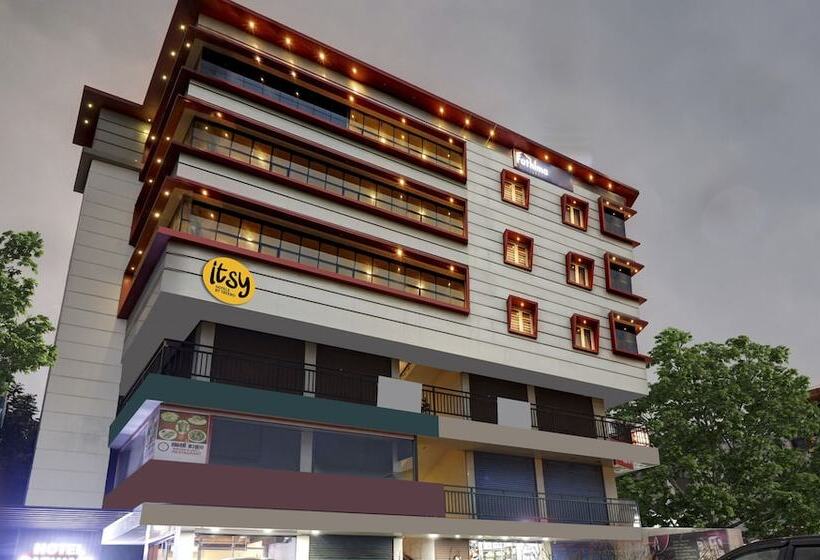 Hotel Itsy By Treebo   Fathima Palace