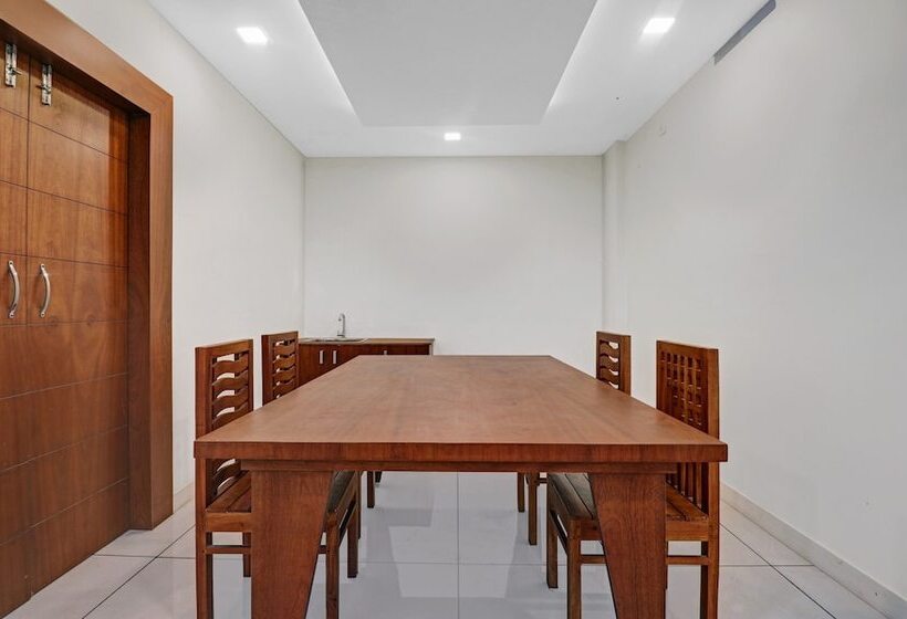 Hotel Itsy By Treebo   Fathima Palace