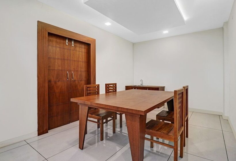 Hotel Itsy By Treebo   Fathima Palace