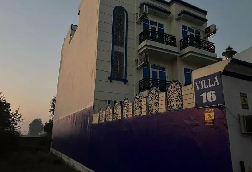 Hotelli Villa Sixteen