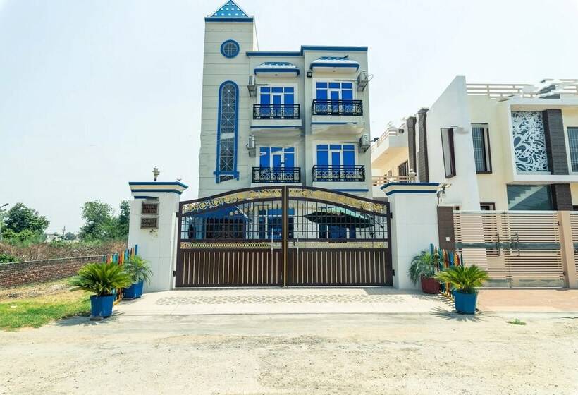 בית מלון כפרי Villa Sixteen