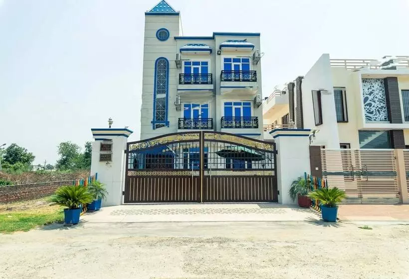 Hotelli Villa Sixteen