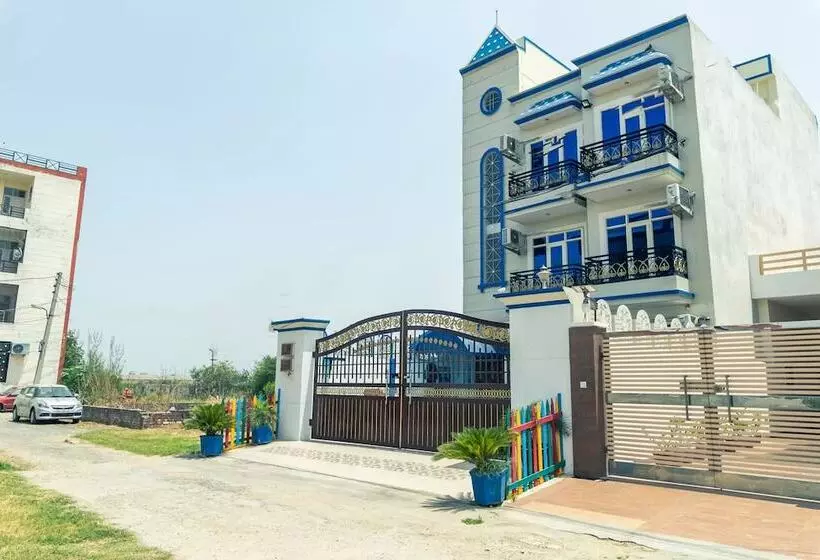 Hotelli Villa Sixteen