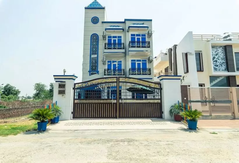 Hotelli Villa Sixteen