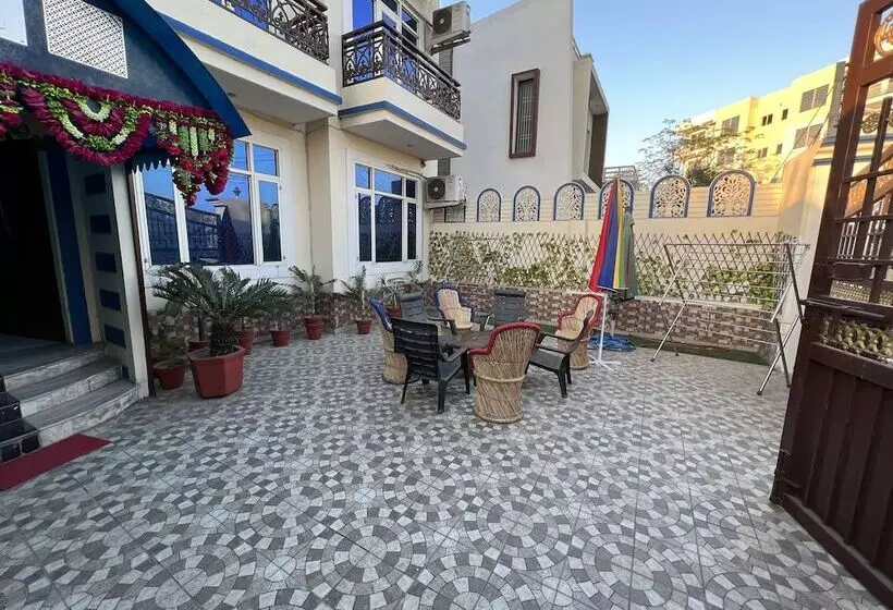 Hotelli Villa Sixteen