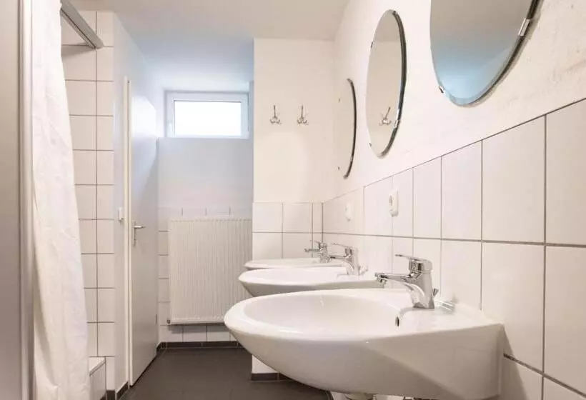 1, 2, Sleep Hostel Nürnberg Messe