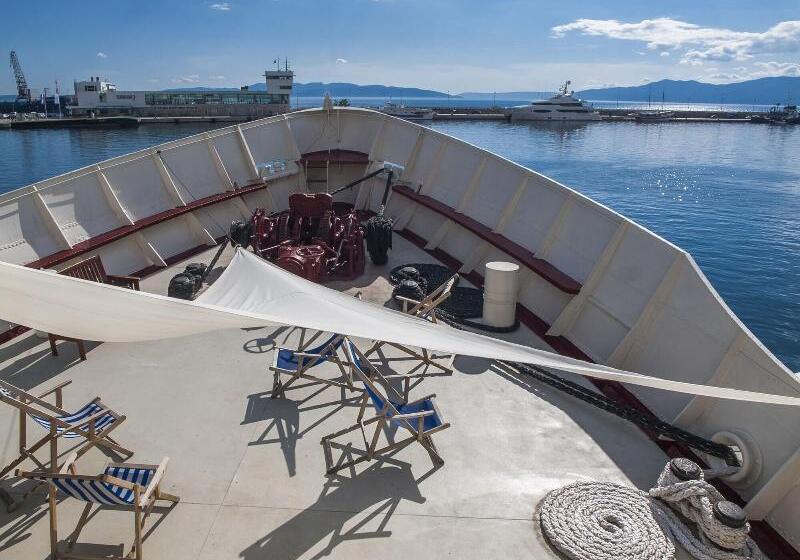 Общежитие Botel Marina