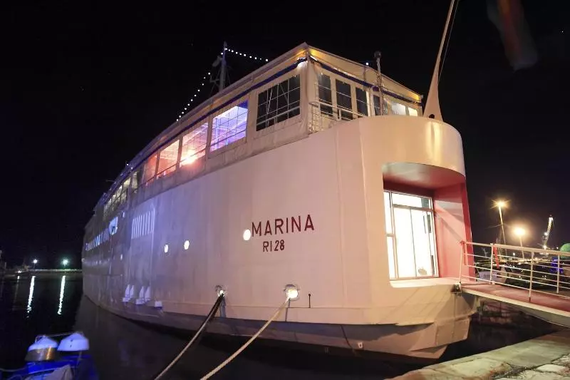 فندق صغير Botel Marina