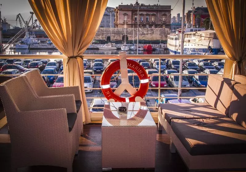 فندق صغير Botel Marina