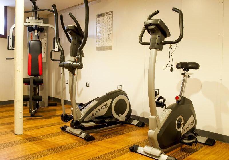 Общежитие Botel Marina