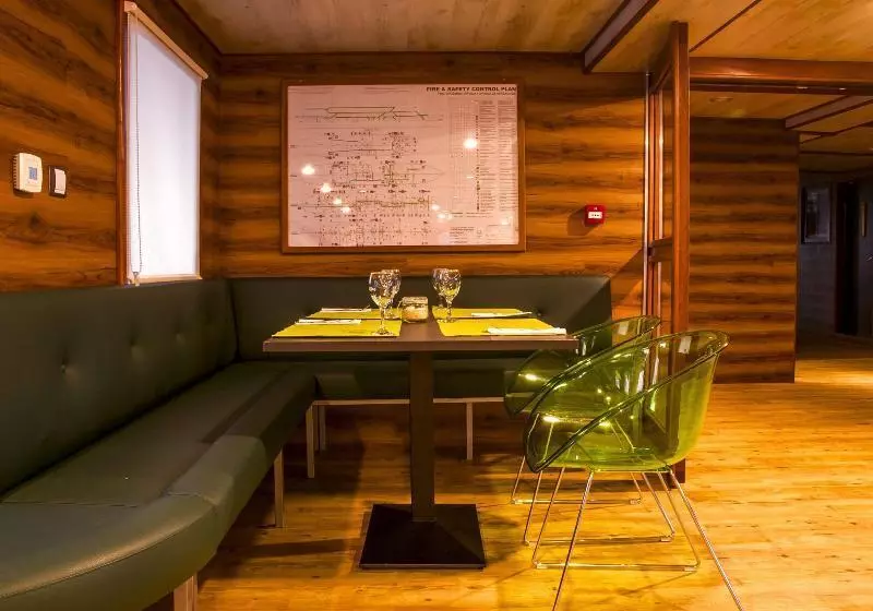 فندق صغير Botel Marina