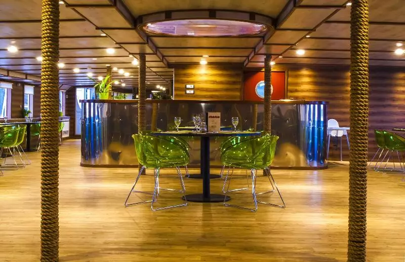 فندق صغير Botel Marina