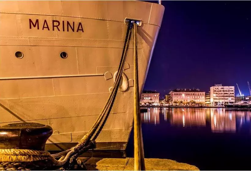 فندق صغير Botel Marina