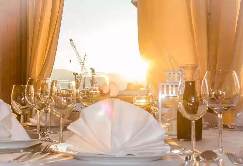 فندق صغير Botel Marina