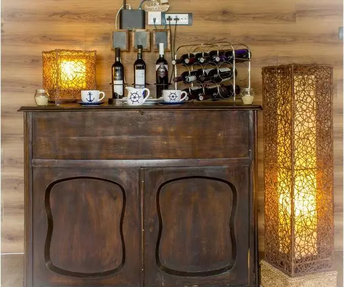 فندق صغير Botel Marina