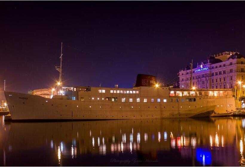 Общежитие Botel Marina